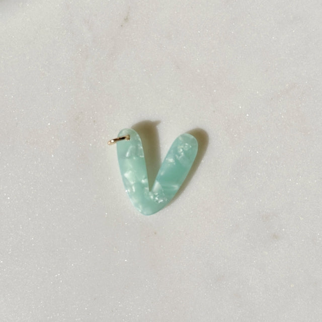 Buchstaben-Anhänger V