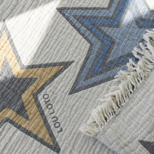 Decke mit blauen und goldenen Sternen