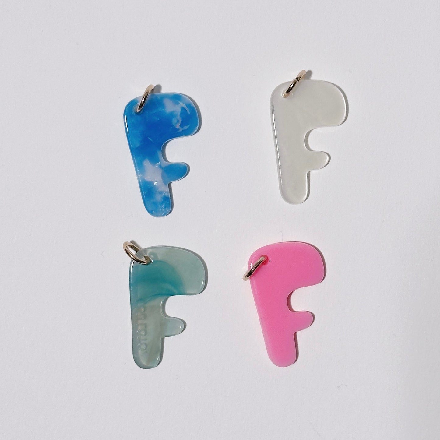 Buchstaben-Anhänger F