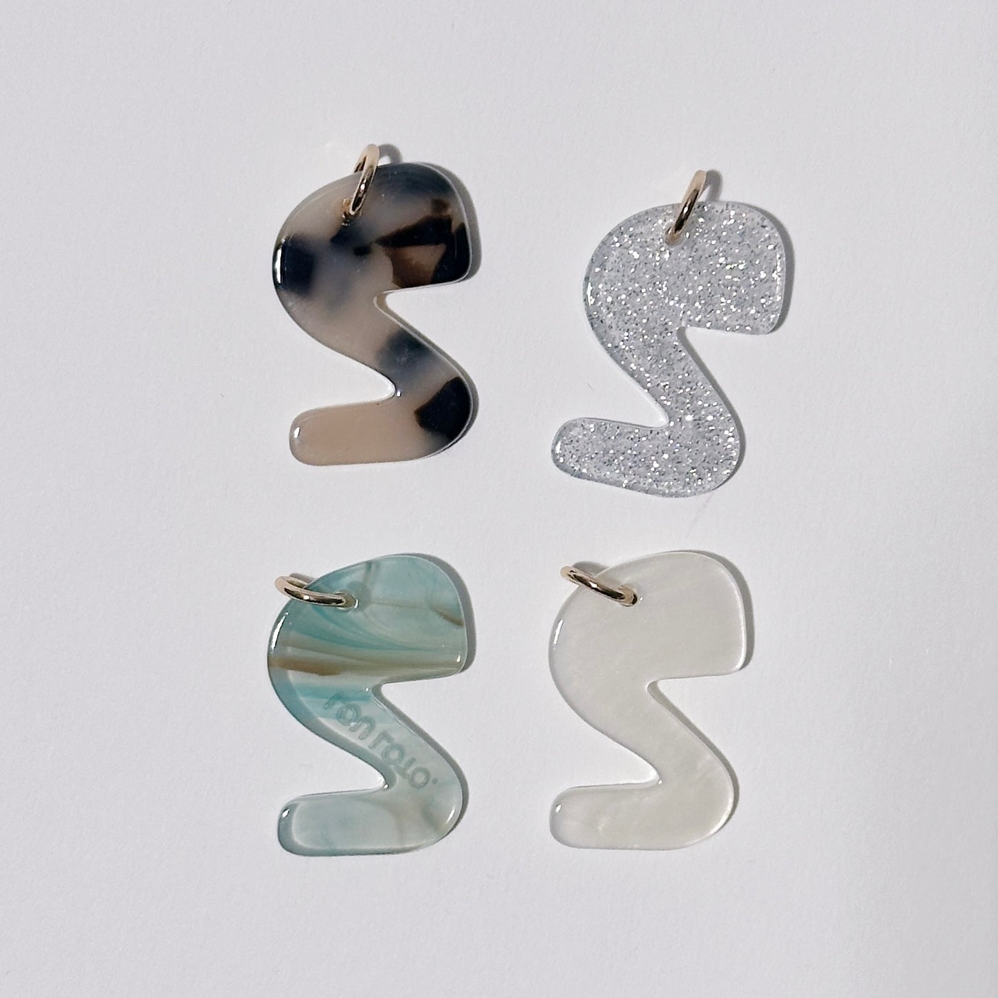 Buchstaben-Anhänger S