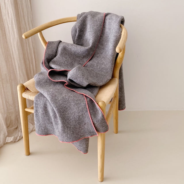 Yoga-Decke aus gekochter Wolle, grau